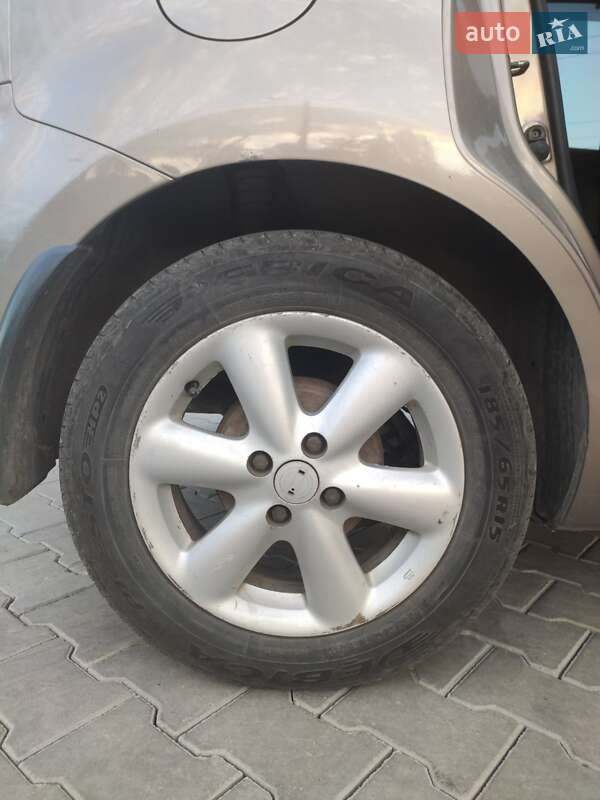 Хэтчбек Nissan Note 2006 в Виноградове
