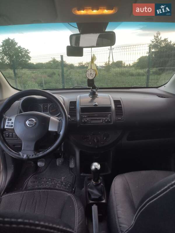 Хэтчбек Nissan Note 2006 в Виноградове