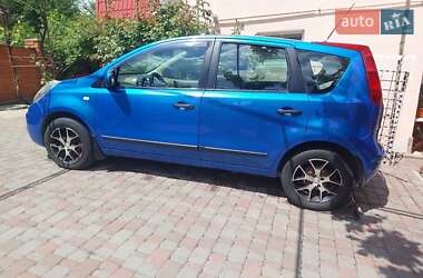 Хэтчбек Nissan Note 2007 в 