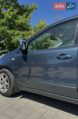 Хэтчбек Nissan Note 2012 в 