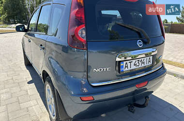 Хэтчбек Nissan Note 2012 в 