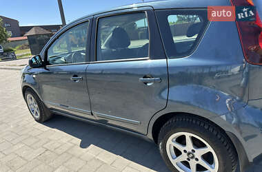Хэтчбек Nissan Note 2012 в 