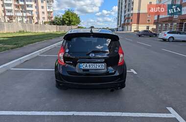 Хэтчбек Nissan Note 2012 в 