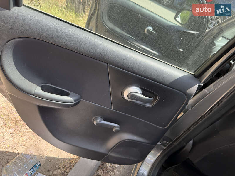 Хетчбек Nissan Note 2013 в Дніпрі