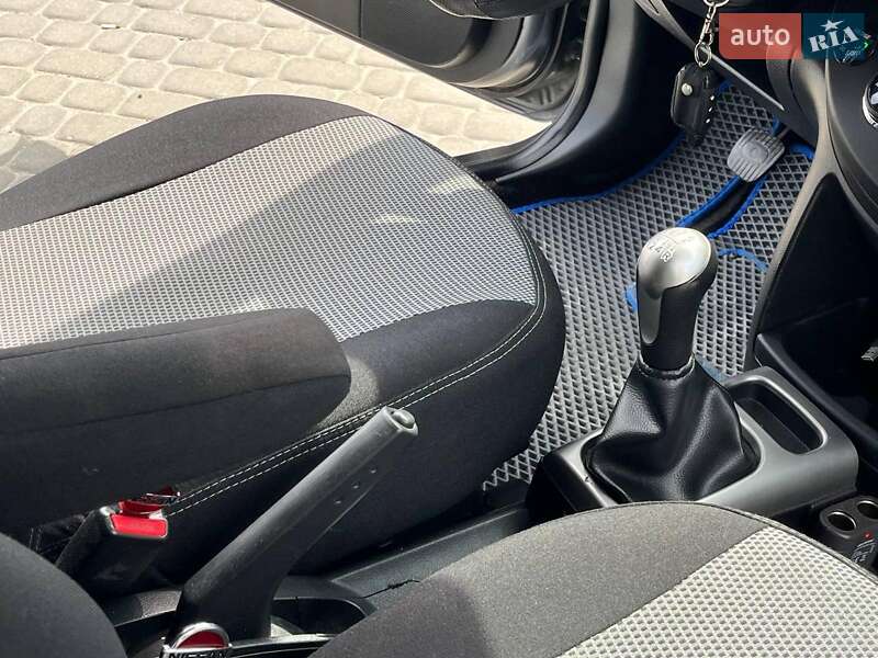 Хэтчбек Nissan Note 2011 в Львове