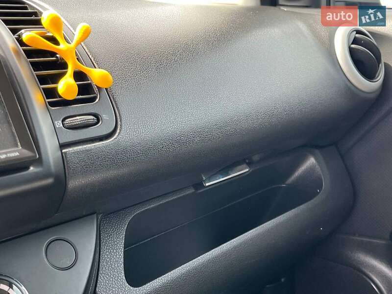 Хэтчбек Nissan Note 2011 в Львове