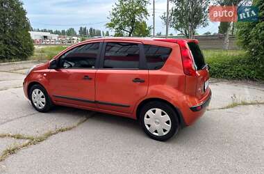 Хэтчбек Nissan Note 2006 в 