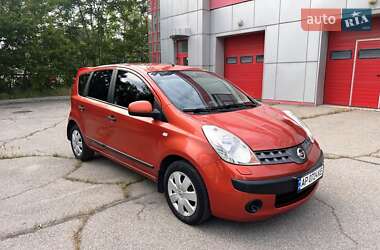 Хэтчбек Nissan Note 2006 в 