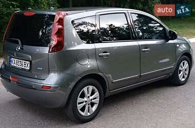 Хэтчбек Nissan Note 2011 в 