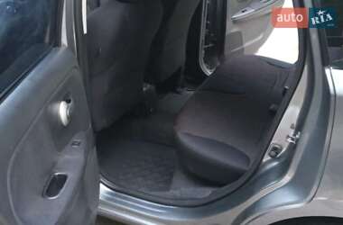 Хэтчбек Nissan Note 2011 в 
