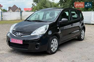 Хэтчбек Nissan Note 2010 в 