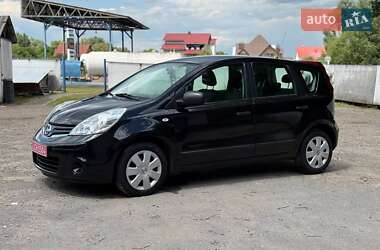 Хэтчбек Nissan Note 2010 в 