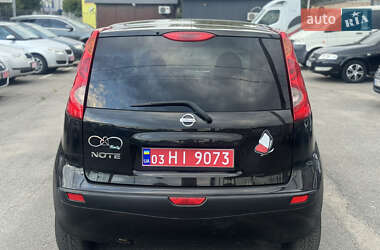 Хэтчбек Nissan Note 2006 в 