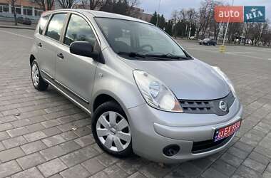 Хэтчбек Nissan Note 2007 в 