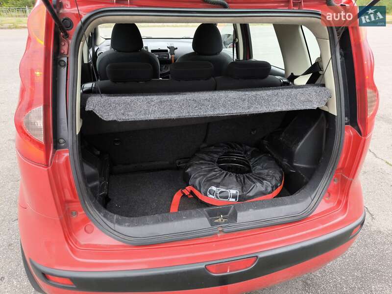 Хэтчбек Nissan Note 2006 в Киеве