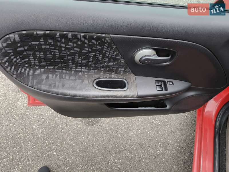 Хэтчбек Nissan Note 2006 в Киеве