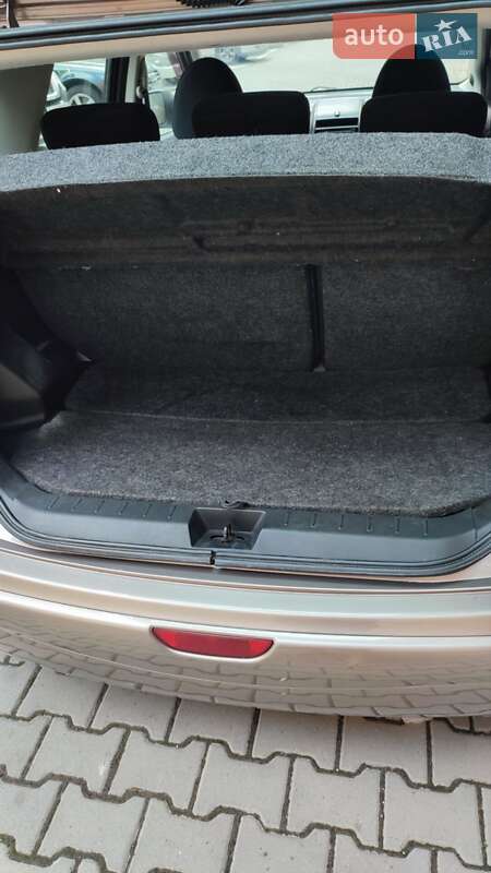 Хэтчбек Nissan Note 2012 в Хмельницком