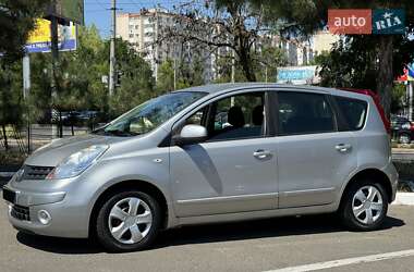 Хэтчбек Nissan Note 2008 в 