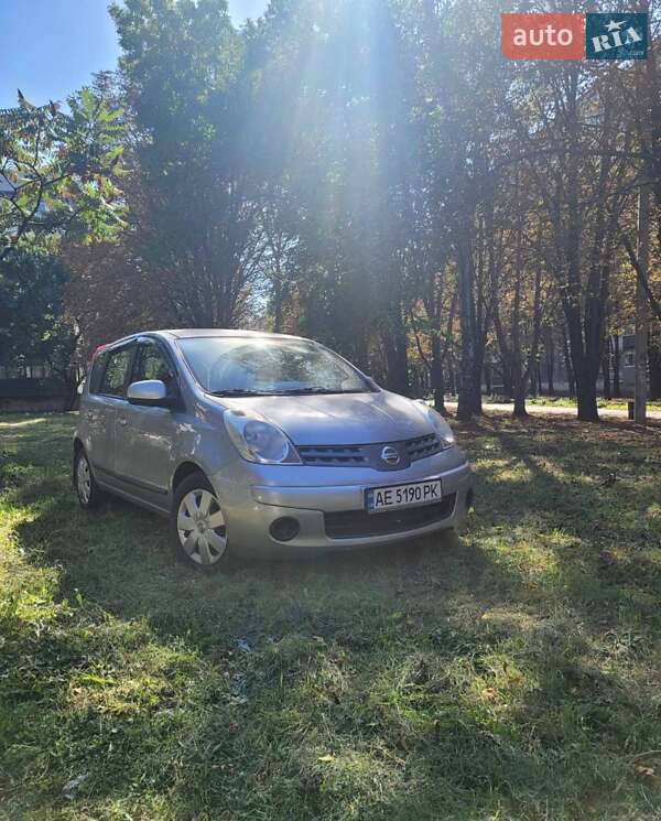 Хетчбек Nissan Note 2007 в Новомосковську