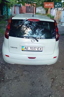 Хэтчбек Nissan Note 2013 в 
