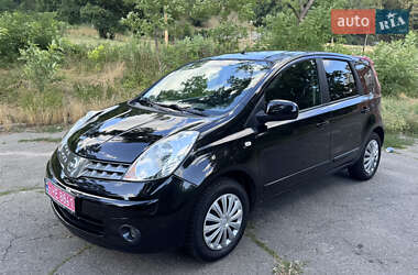 Хэтчбек Nissan Note 2006 в 