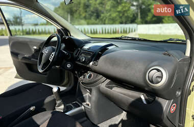 Хэтчбек Nissan Note 2009 в 