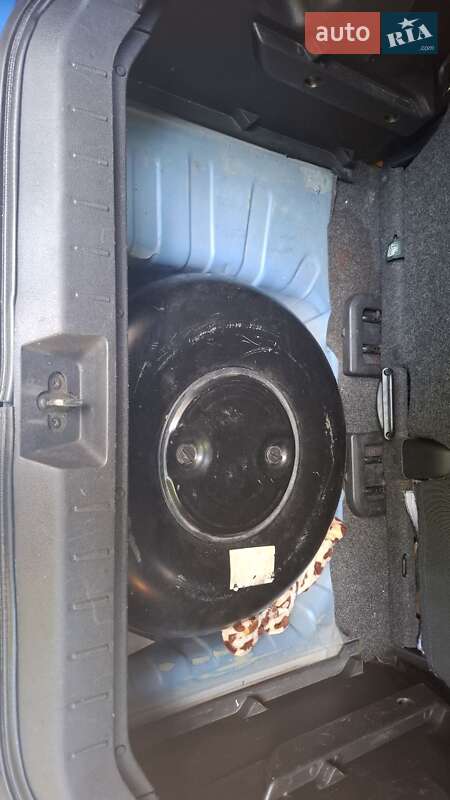 Хэтчбек Nissan Note 2008 в Запорожье