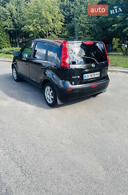 Хэтчбек Nissan Note 2006 в 