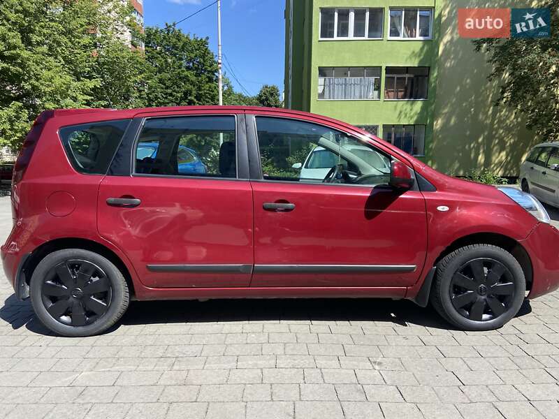 Хэтчбек Nissan Note 2011 в Львове
