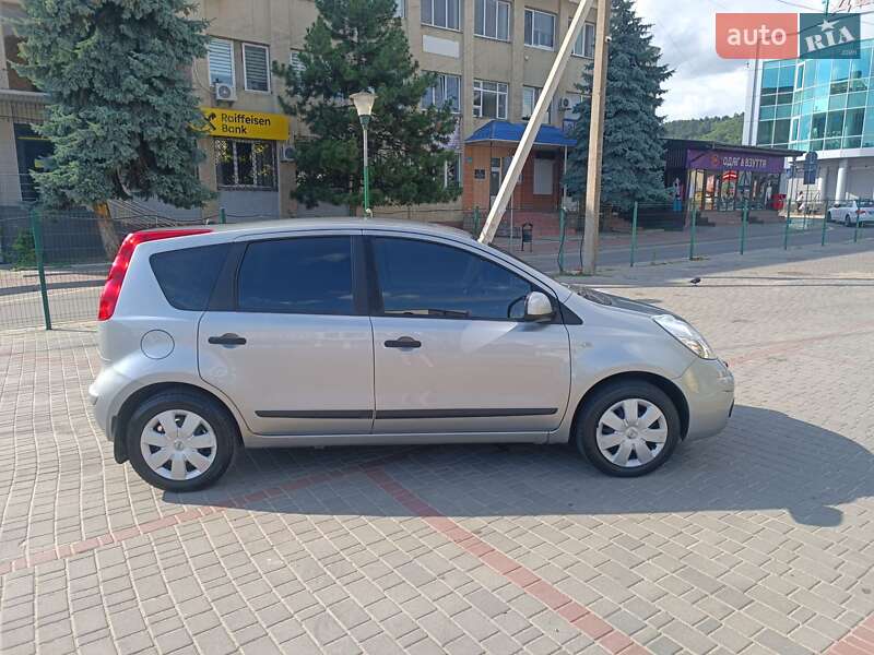 Хэтчбек Nissan Note 2008 в Могилев-Подольске