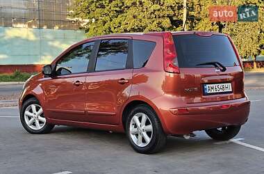 Хэтчбек Nissan Note 2007 в 