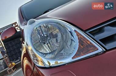 Хэтчбек Nissan Note 2007 в 