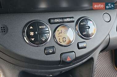 Хэтчбек Nissan Note 2007 в 