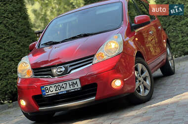 Хэтчбек Nissan Note 2011 в 