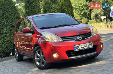 Хэтчбек Nissan Note 2011 в 