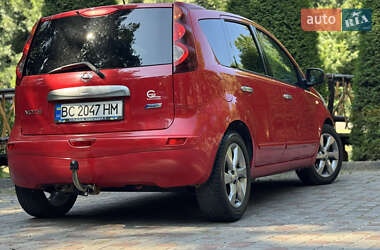 Хэтчбек Nissan Note 2011 в 