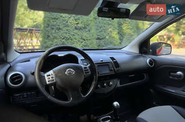 Хэтчбек Nissan Note 2011 в 