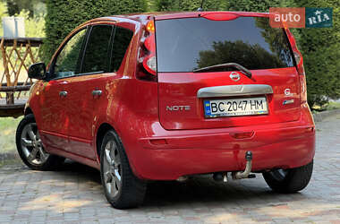 Хэтчбек Nissan Note 2011 в 