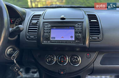 Хэтчбек Nissan Note 2011 в 