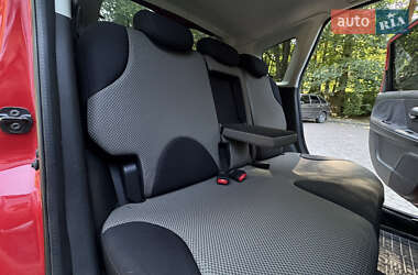 Хэтчбек Nissan Note 2011 в 