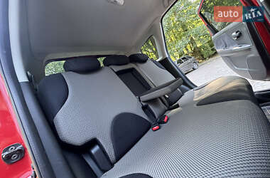 Хэтчбек Nissan Note 2011 в 