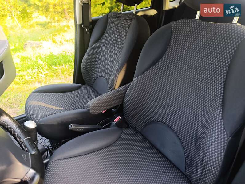 Хэтчбек Nissan Note 2006 в Виннице