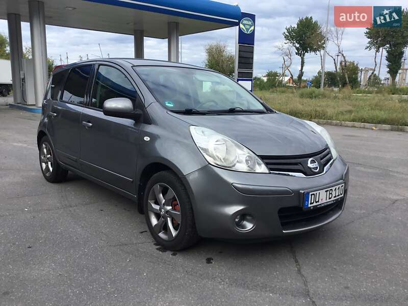 Хэтчбек Nissan Note 2011 в Староконстантинове
