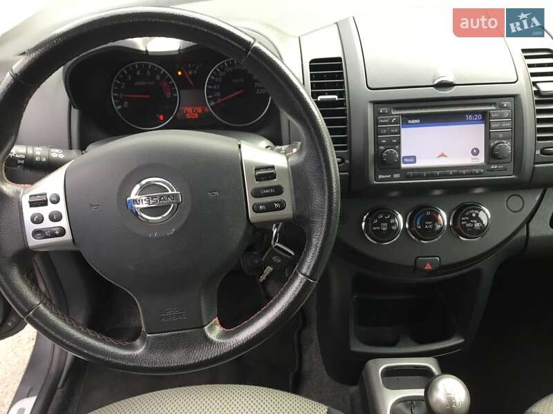 Хэтчбек Nissan Note 2011 в Староконстантинове