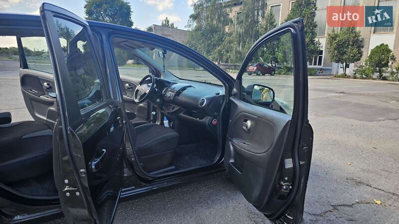 Хэтчбек Nissan Note 2009 в Каменском