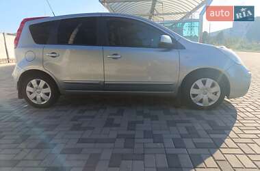 Хэтчбек Nissan Note 2007 в 