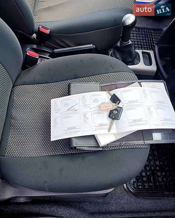 Хетчбек Nissan Note 2011 в Звягелі фото 11 Хетчбек Nissan Note 2011 в Звягелі