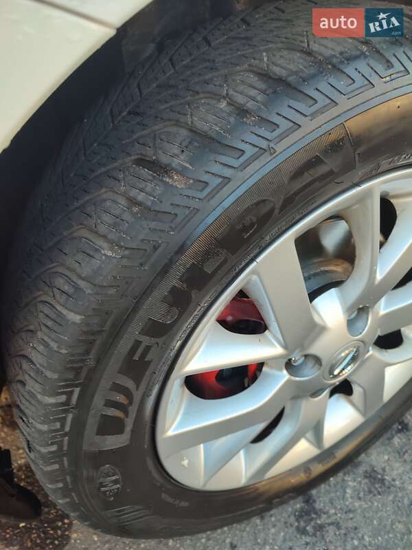 Хэтчбек Nissan Note 2015 в Краматорске