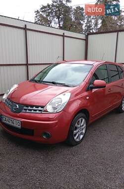 Хэтчбек Nissan Note 2007 в 