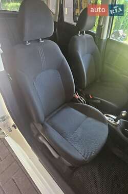 Хэтчбек Nissan Note 2013 в 